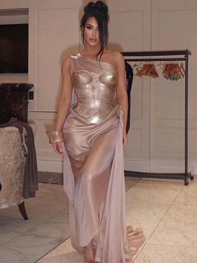Kim Kardashian’s Top 10 outfit looks.