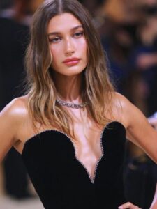 Top 10 casual Look of Hailey Bieber.
